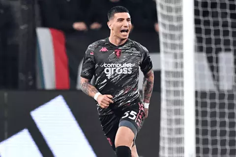 "الصفقة الصيفية الأولى".. تقارير: نابولي يتمم اتفاقه لضم مدافع إمبولي